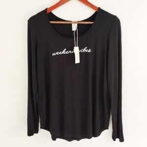 Ivy Rose Weekend Vibes minimalist top large